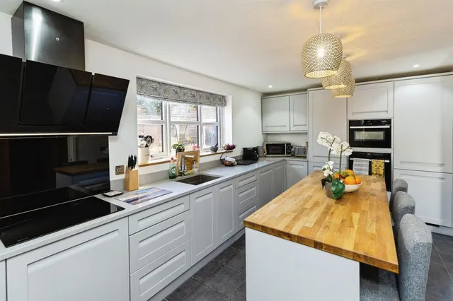 Maes Y Berwyn, Chirk, LL14, photo 2