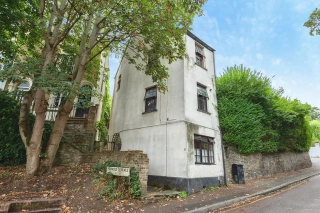 2 bedroom house, Primrose Terrace, Gravesend, DA12
