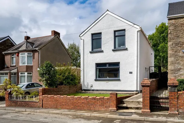 Clydach Road, Swansea, SA6, photo 2