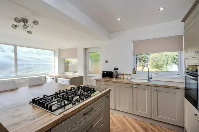 Clydach Road, Swansea, SA6, photo 1