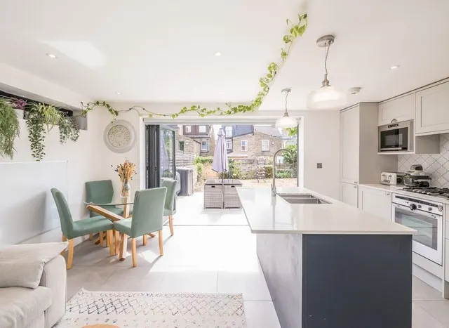 Photo 2 — Waldeck Road, West Ealing, W13