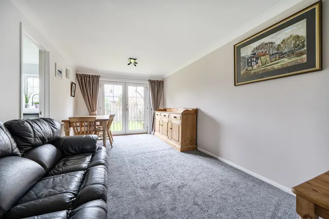 Cunard Crescent, London, N21, photo 2