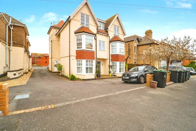 Glendinning Avenue, Weymouth, DT4, photo 1
