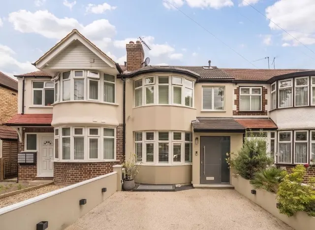 Thames Avenue, Ealing, UB6, photo 1