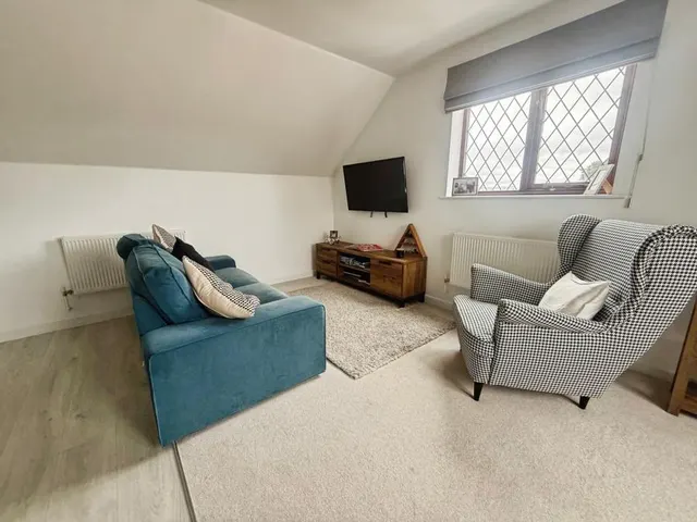 Brian Dowding Court, Tilehurst, RG31, photo 3