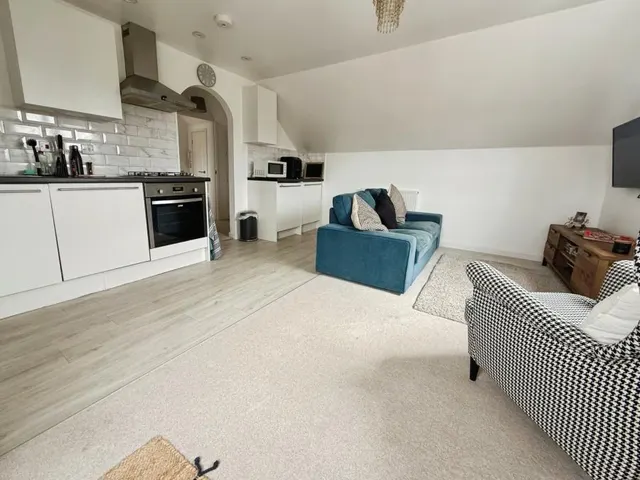Brian Dowding Court, Tilehurst, RG31, photo 2