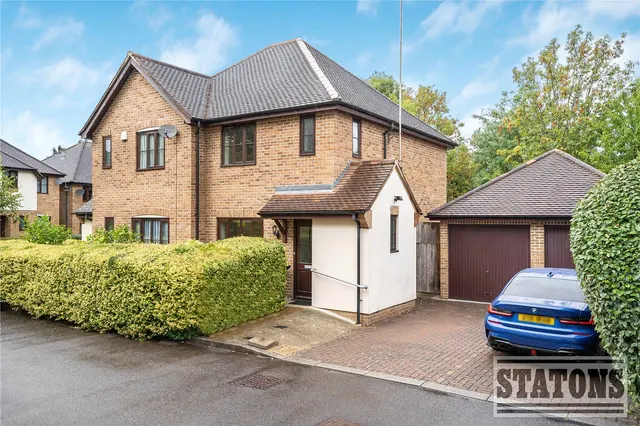 Pearson Close, Barnet, EN5 5NE, photo 1