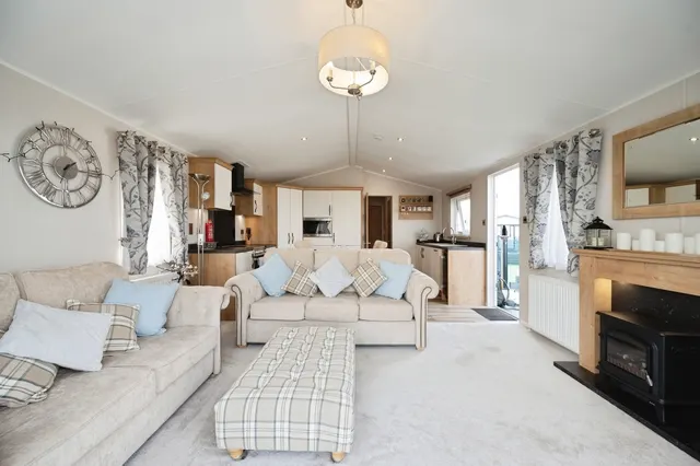 Havant Road, Hayling Island, PO11, photo 3
