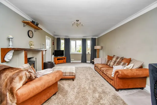Bradford Road, Guiseley, LS20, photo 2