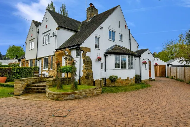 Bradford Road, Guiseley, LS20, photo 1