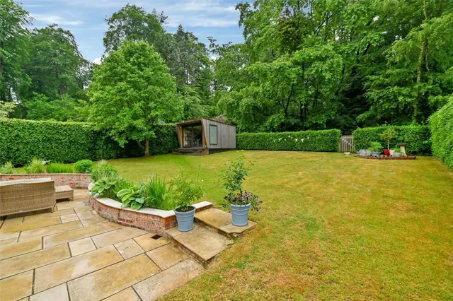 Photo 3 — Baron Way, Henley-On-Thames, RG9