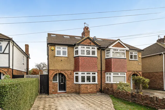 Queens Walk, Ruislip, HA4, photo 1
