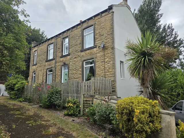 Penfield Road, Drighlington BD11 1DJ, photo 1