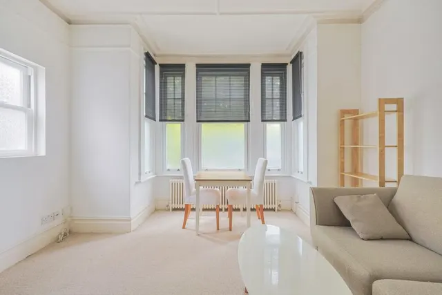 1 bedroom flat, Sutton Lane South, London, W4