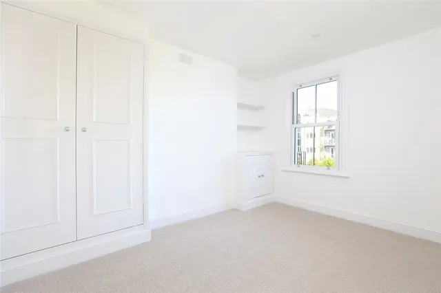 Ferndale Road, London, SW4, photo 3