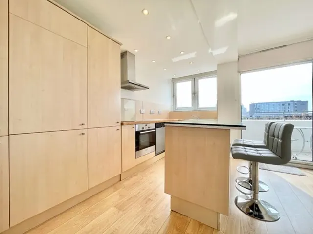 Photo 3 — Baylis Road, London SE1 7AN