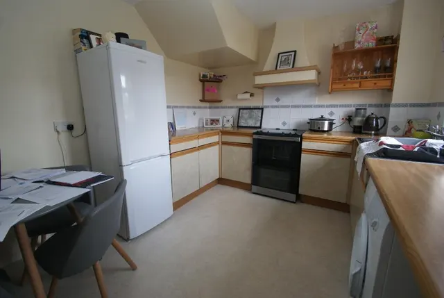 Photo 2 — Rowan Close, Durrington, SP4