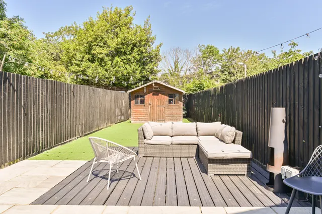 Photo 3 — 31 Clarence Crescent, London