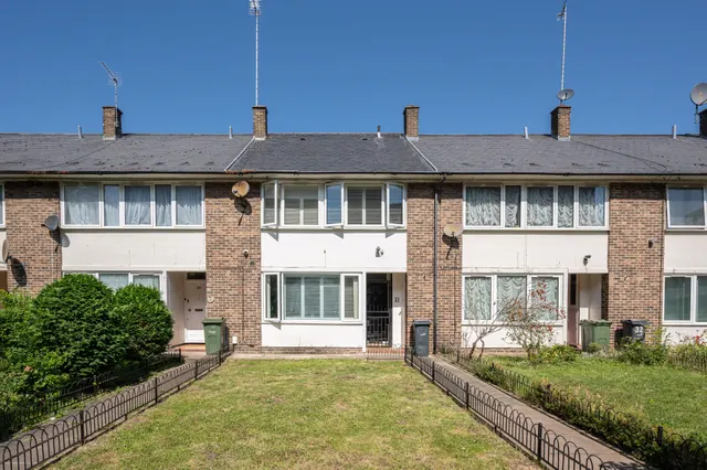 31 Clarence Crescent, London, photo 1