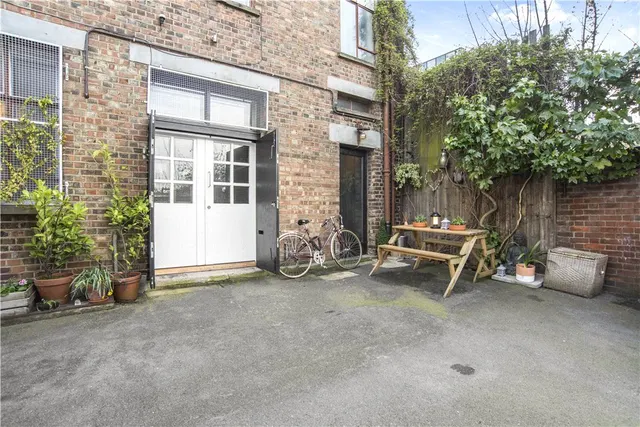 Bradbury Mews, London, N16, photo 2