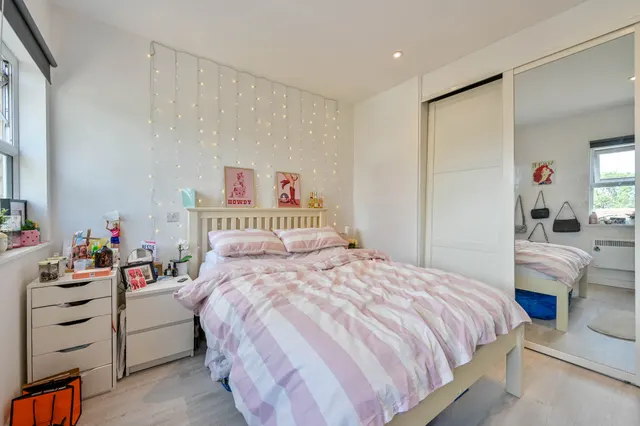 Photo 2 — 36 Guildford Park Road