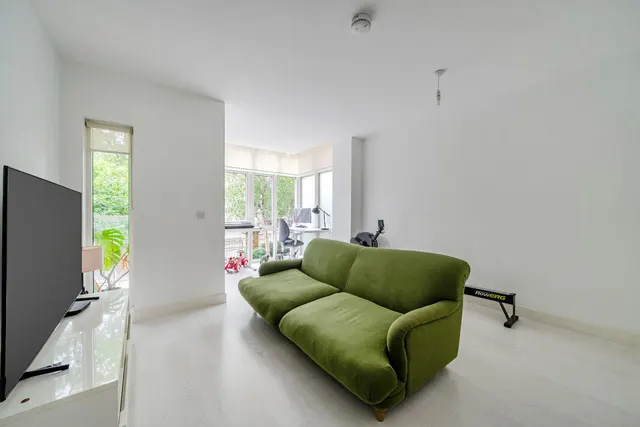 Photo 3 — Blessington Road, SE13