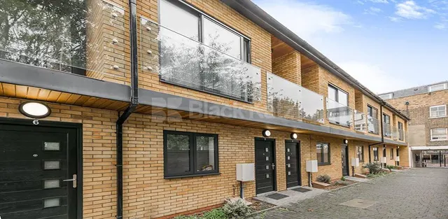 Lotus Mews, N19, photo 1