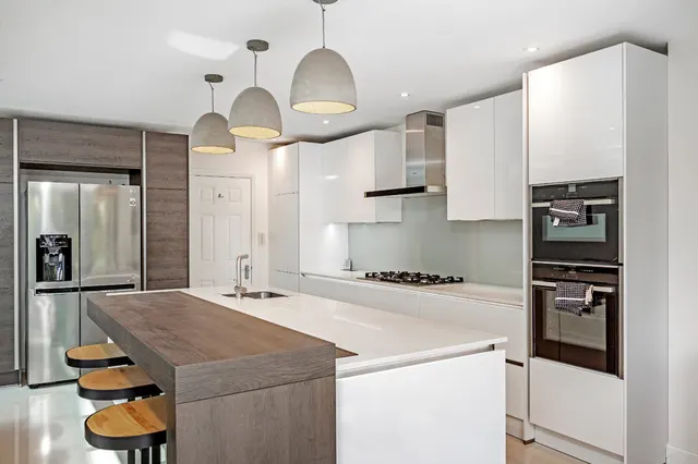 Photo 3 — Bovingdon Road, London, SW6