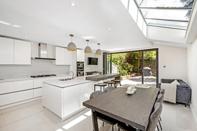 Bovingdon Road, London, SW6, photo 1