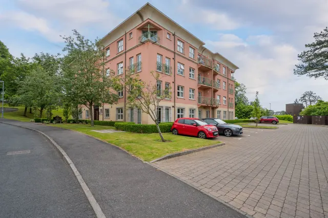3 bedroom flat, Danesfort, Belfast, BT9