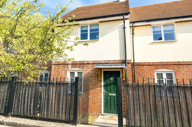 Old Drum Mews, Petersfield, GU32, photo 1