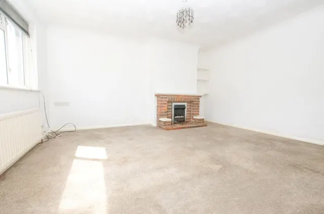 Photo 2 — Butts Road, Southampton, SO19 1BZ