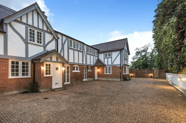 Barnet Lane, Elstree, WD6, photo 1
