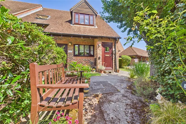 Highfield Court, Burghfield Common, RG7, photo 1