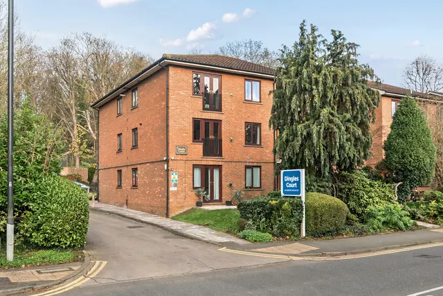 Uxbridge Road, Pinner, HA5, photo 1
