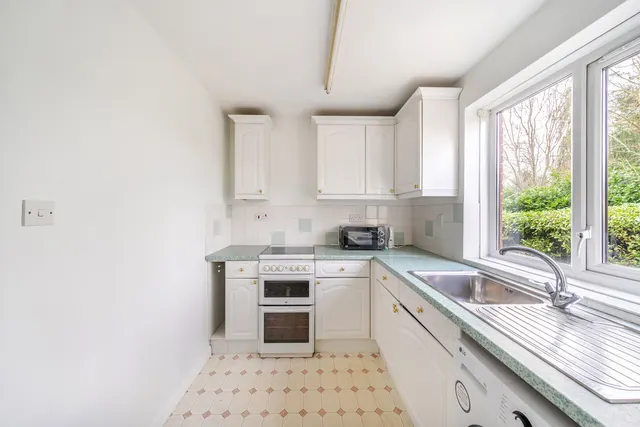 Uxbridge Road, Pinner, HA5, photo 2