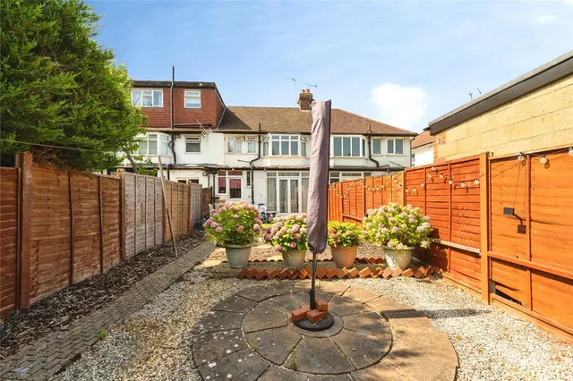 Barnfield Avenue, Kingston upon Thames, KT2, photo 2