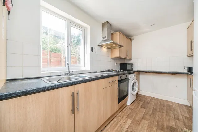 Maunder Road, W7, photo 2