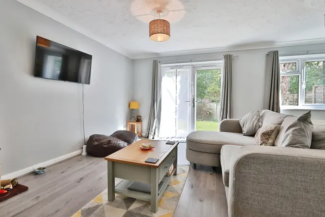 Royster Close, Canford Heath, BH17, photo 3