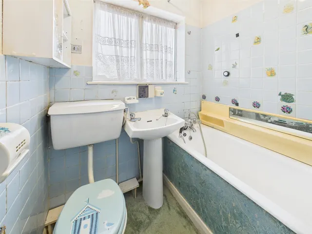 Photo 3 — Willow Gardens, Ruislip, HA4 6JT