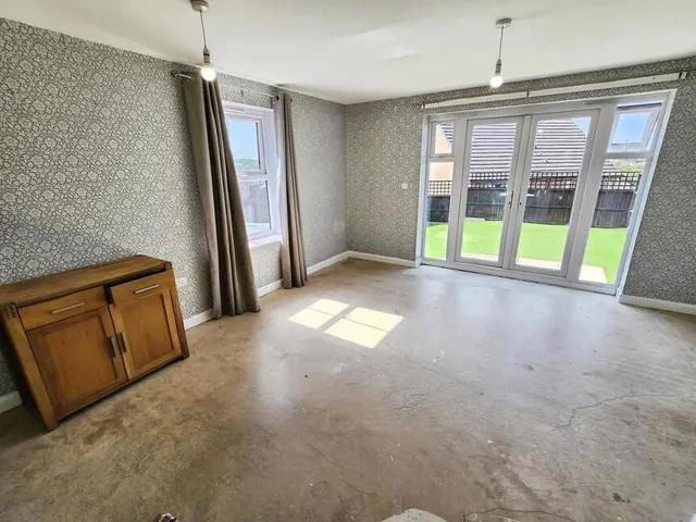 Photo 2 — Edinburgh Road, Nuneaton, Warwickshire, CV10