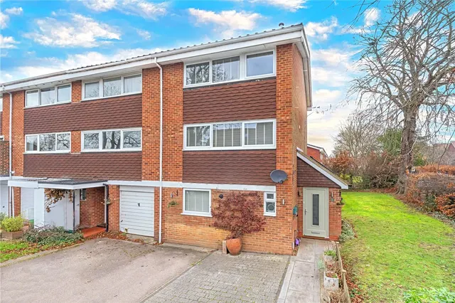 Grove Road, Shepperton, TW17 9EL, photo 1