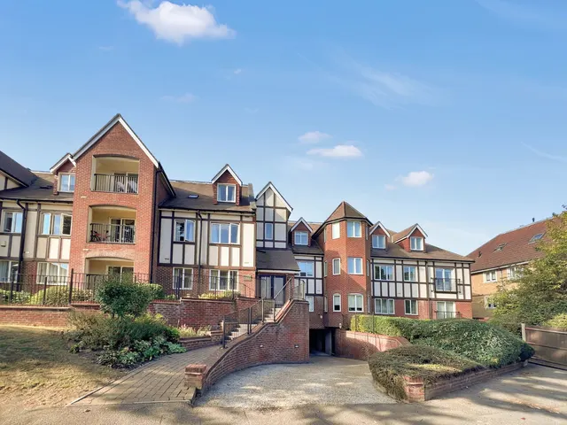 Butts Green Road, Hornchurch, RM11, photo 1