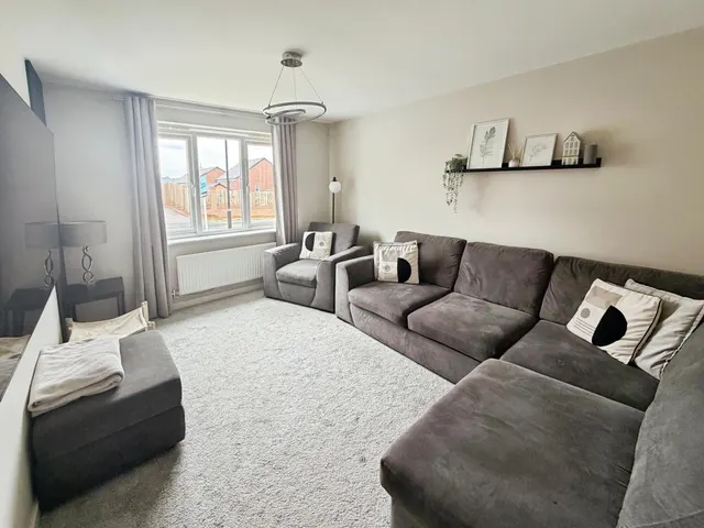 Jasper Avenue, Chesterfield, S41, photo 1