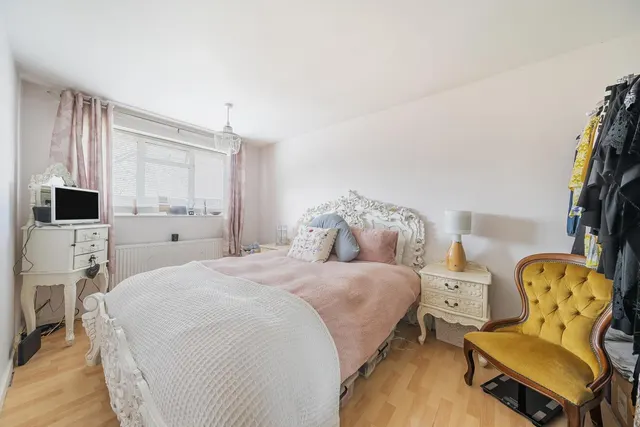 Photo 2 — Burham Close, Penge, London, SE20