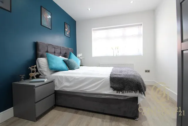 Villiers Avenue, Surbiton, KT5, photo 1