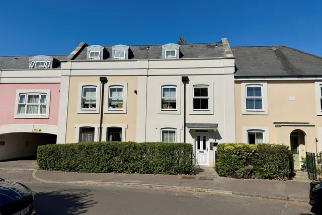 Warren Road, Reigate, RH2, photo 1