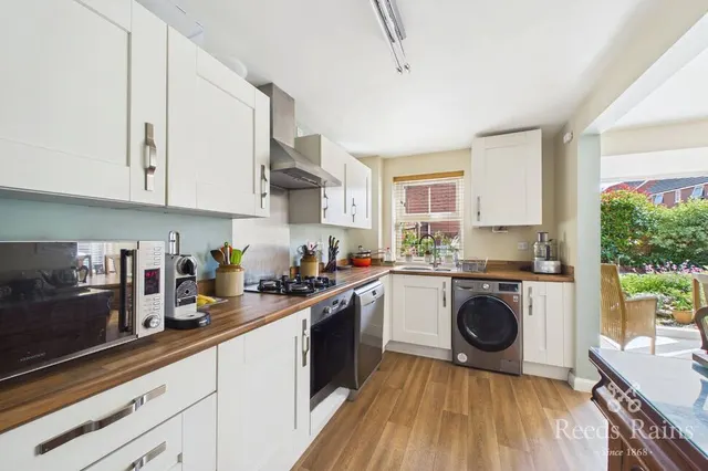 Photo 2 — Spire Heights, Chesterfield, Derbyshire, S40