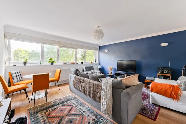 London, SW11, photo 1
