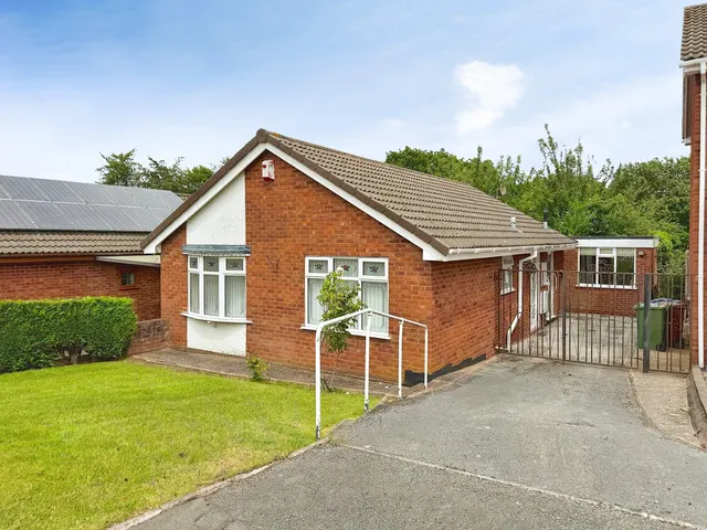 Charterfield Drive, Heath Hayes, Cannock, WS12, photo 1